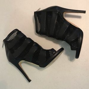 Dolce vita ankle booties